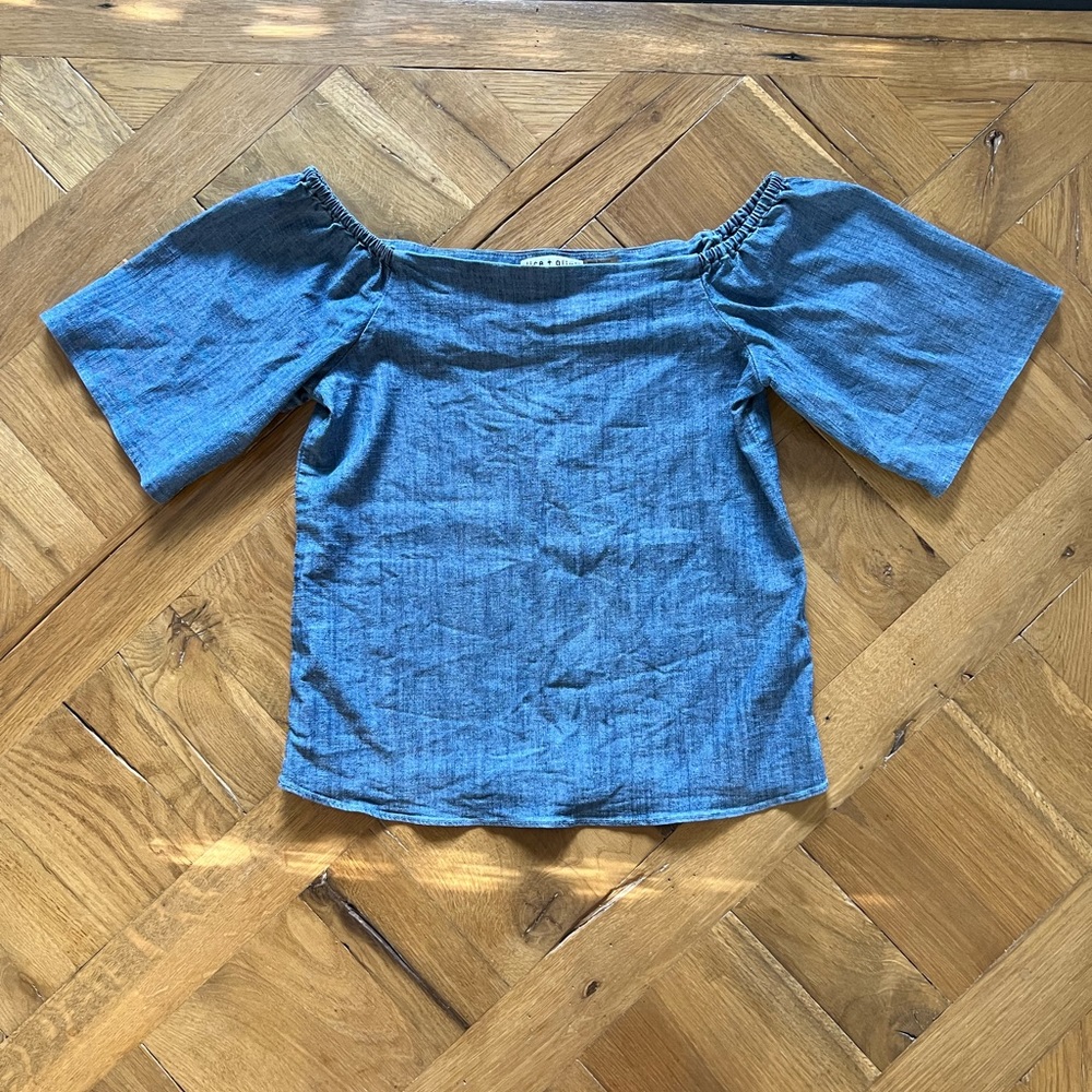 COPY - Alice + Olivia Great Condition Denim Off The Shoulders Top Size XS